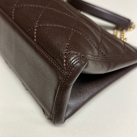 🔥🔥🔥Authentic Chanel Quilted Caviar Leather CC Logo Tote Bag - Picture 9 of 16